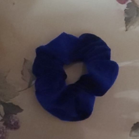 Scrunchie - Picture 2 of 3